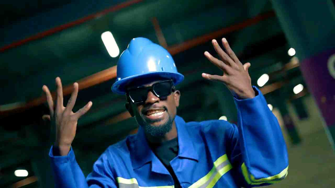 Chile One – Alebomba Umuntu.mp3